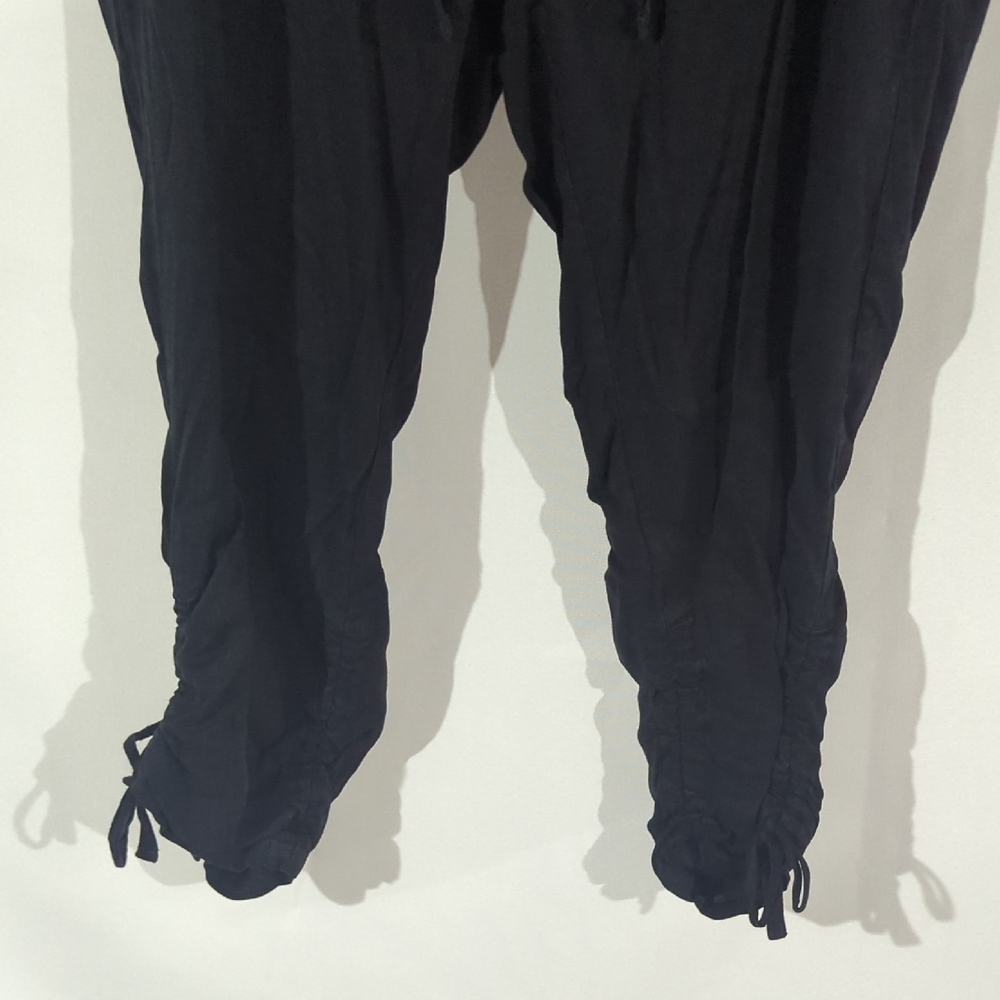 Torrid Charcoal Drawstring Capris - Picture 6 of 8